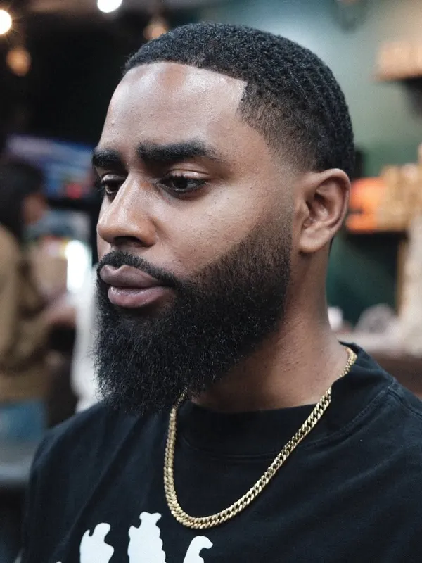 Waves with a crisp line up and full beard