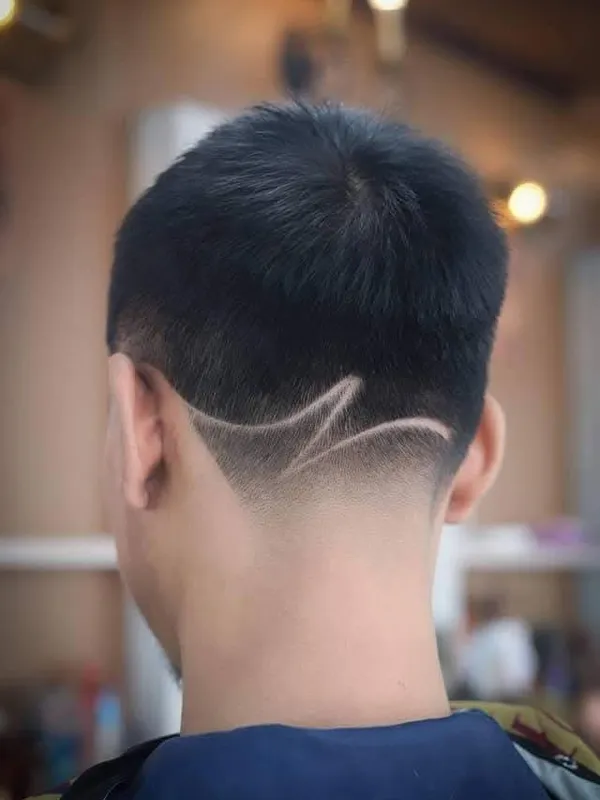 Freehand line design on the back of the head