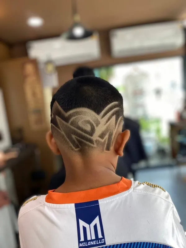 Pattern design on a kids skin fade