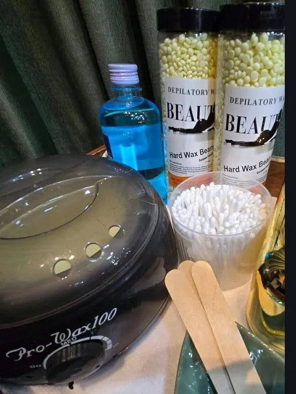 Hard wax kit for nose and ear waxing