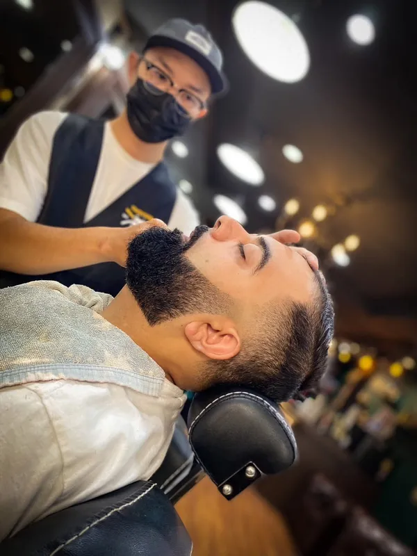 Beard trim with a straight razor in the chair
